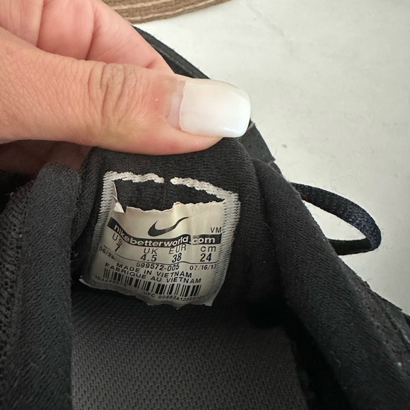 Nike shoes black - Picture 3 of 4